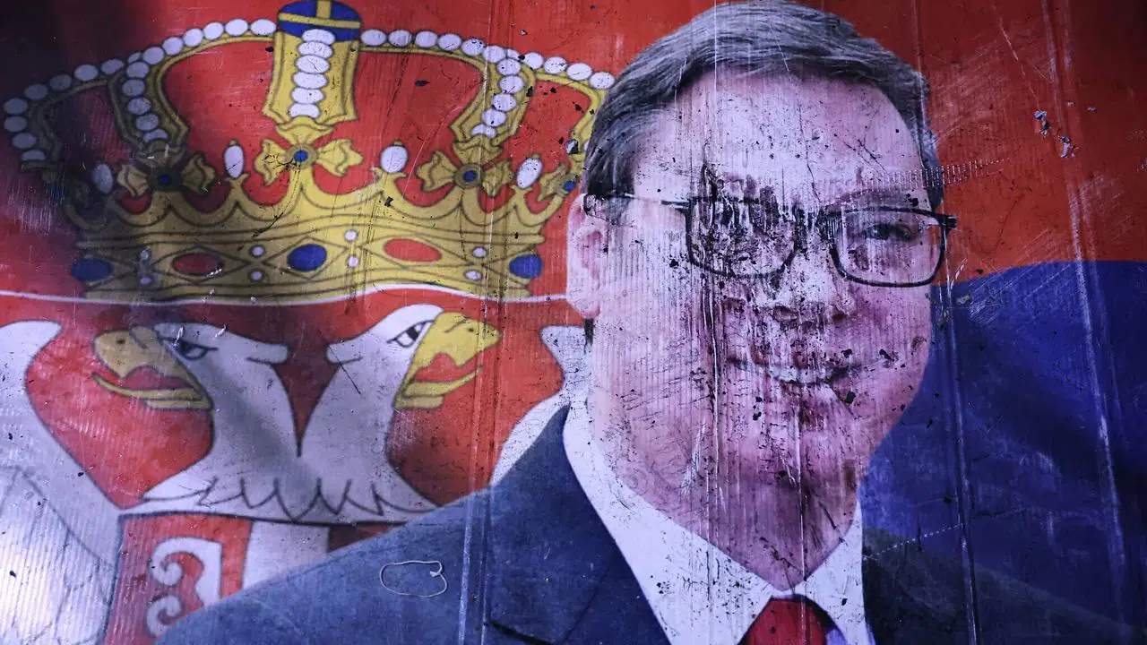 Sırbistan'da sokaklardan sandığa uzanan zafer: &Ouml;ğrenciler 12 yıllık iktidarı değiştirdi, Vucic yenilgiyi kabul etti