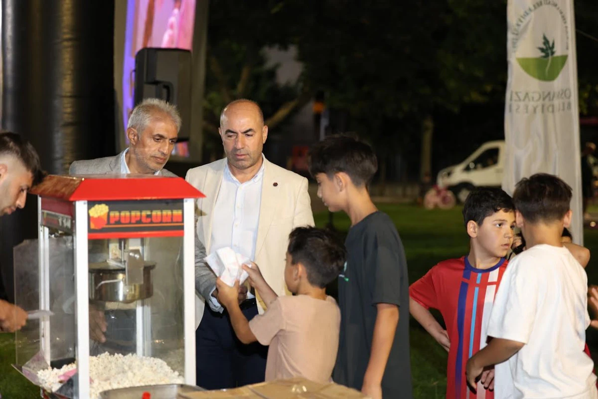 Soğukkuyu Parkı&rsquo;nda &Ccedil;ocukların Sinema Keyfi