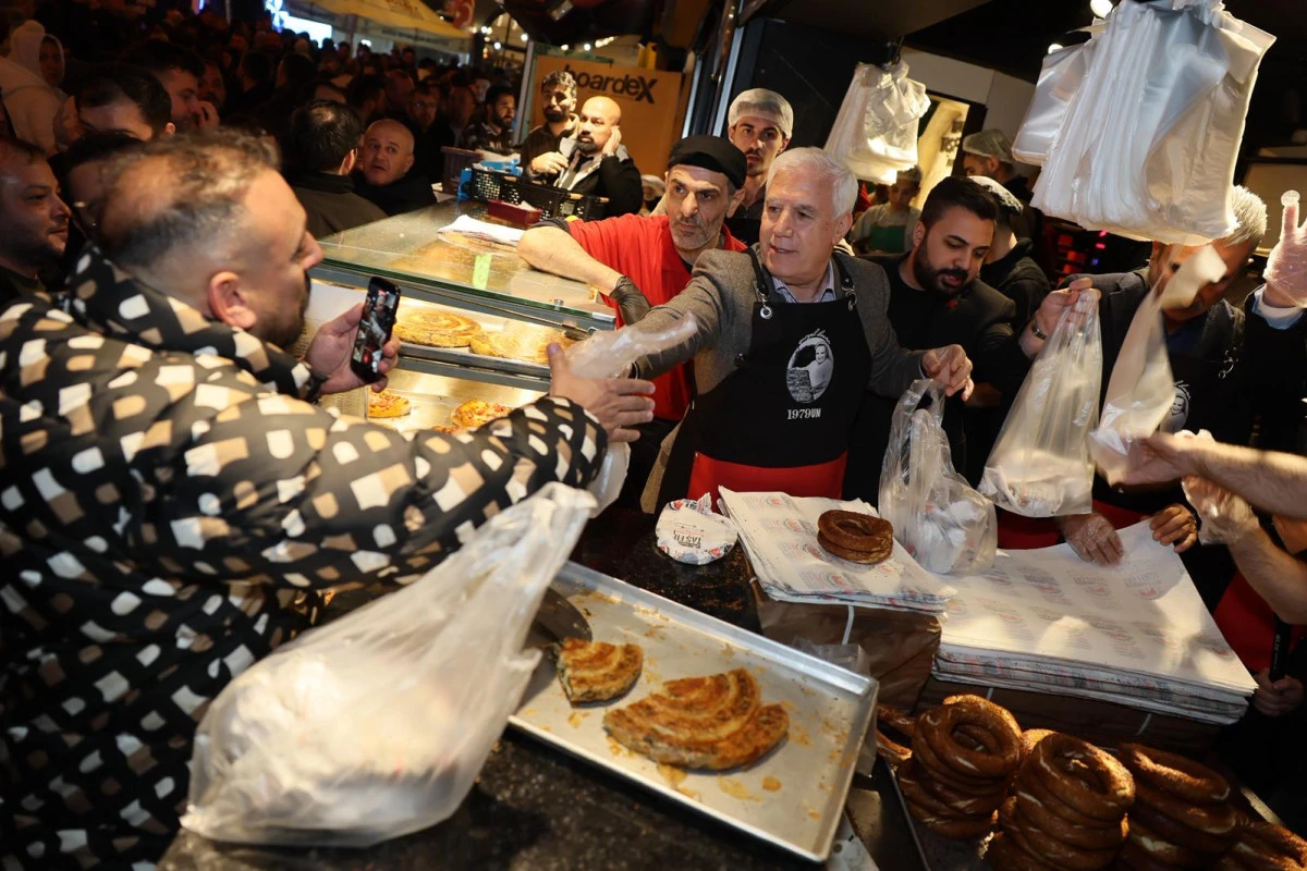 Tahanlı pide ve &ccedil;aylar Başkan Bozbey'den