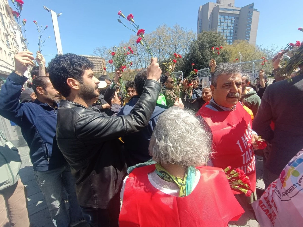 Taksim&rsquo;de 1 Mayıs Anmasına Polis M&uuml;dahalesi: 46 G&ouml;zaltı