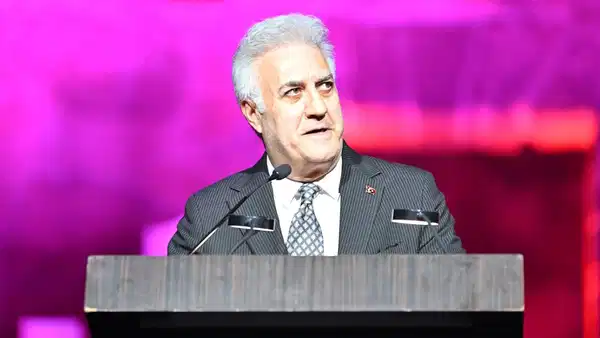 Tamer Karadağlı'ya b&uuml;y&uuml;k şok: Aspendos Antik Tiyatrosu'nda yuhalandı