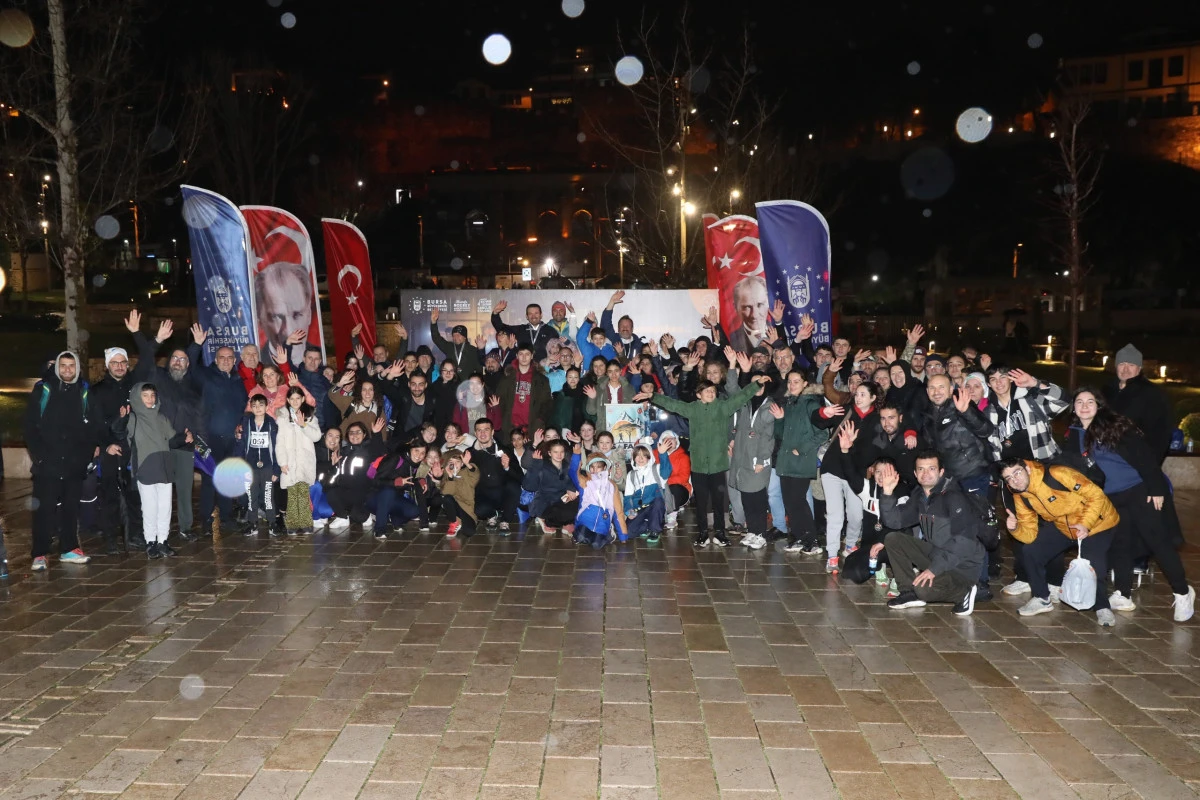 Tarihi &Ccedil;arşı'nın gece atmosferinde oryantiring heyecanı