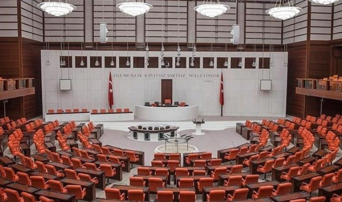 TBMM&rsquo;de T&Uuml;İK ve Emekli Maaşı Tartışması: İktidar ve Muhalefet Karşı Karşıya Geldi