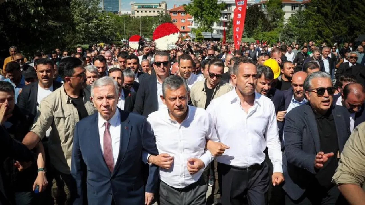 TGRT yorumcusundan &Ouml;zel'in buluşmasına katılan Yavaş'a: Tehdit gibi mesaj Ona ge&ccedil;miş olsun