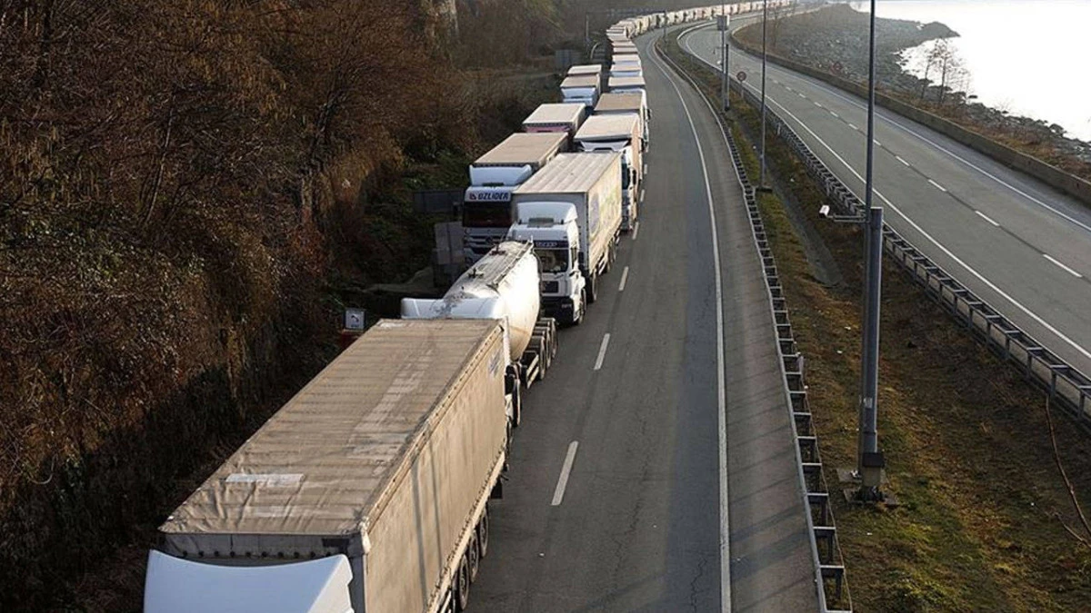 TIR şof&ouml;rleri artan mazot fiyatlarına isyan etti: &ldquo;Artık dayanacak g&uuml;c&uuml;m&uuml;z kalmadı&rdquo;
