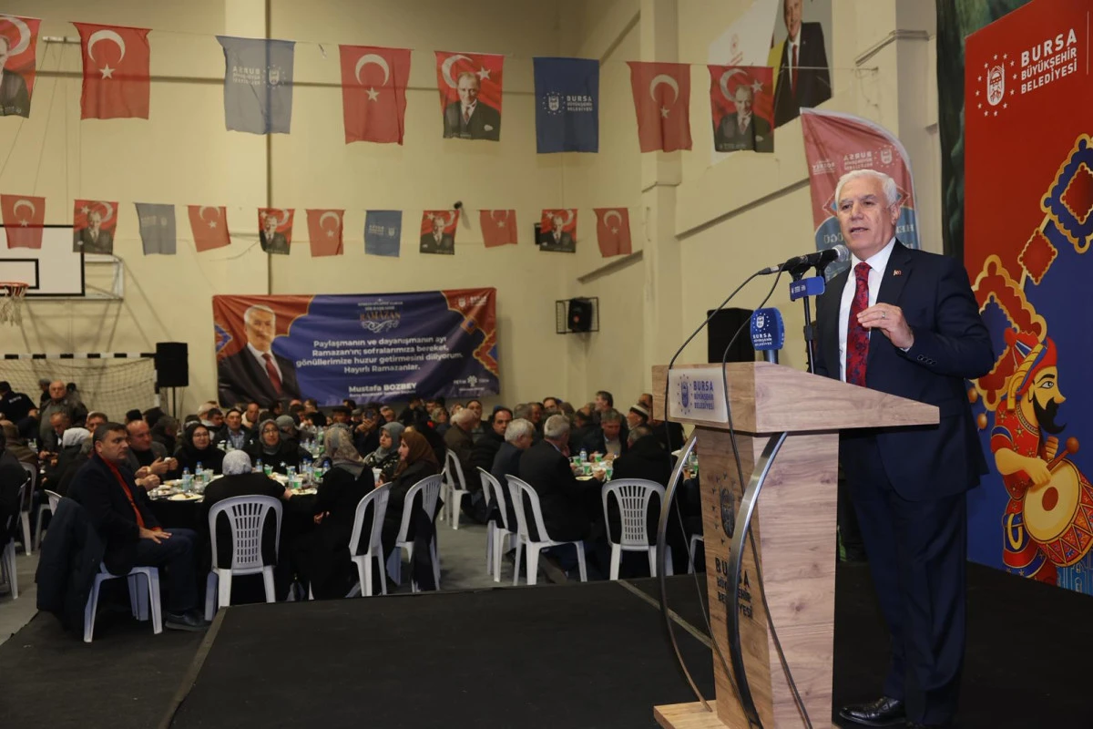 TOPRAĞIN HER BİR SANTİMETRESİNE SAHİP &Ccedil;IKILMASINI İSTEYEN BAŞKAN MUSTAFA BOZBEY, &Uuml;RETİM YAPAN HERKESİN YANINDA OLDUKLARINI S&Ouml;YLEDİ.