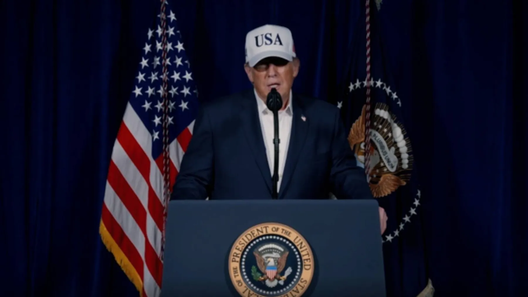 Trump'tan İran'ın "ağır taarruz" tehdidine: Yaparlarsa onları daha &ouml;nce g&ouml;r&uuml;lmemiş bir g&uuml;&ccedil;le vururuz!