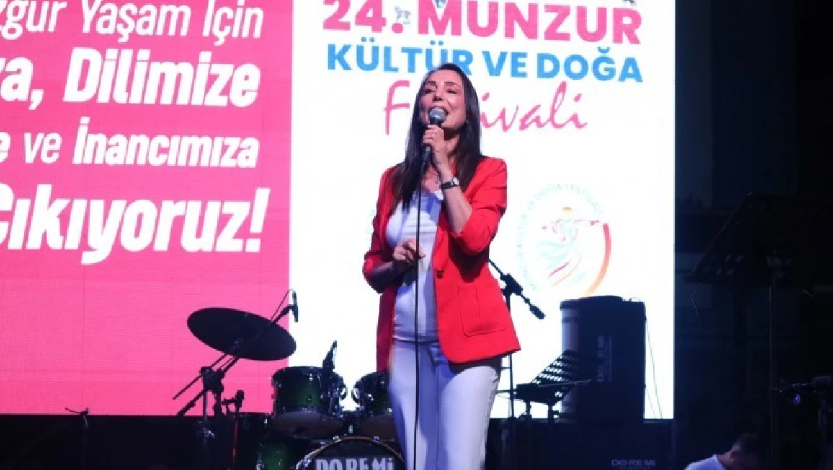T&uuml;lay Hatimoğulları: Cumhuriyet b&uuml;t&uuml;n inan&ccedil;lardan yurttaşları eşit g&ouml;rmeli