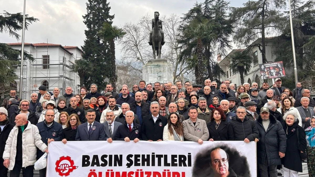 Uğur Mumcu Bursa&rsquo;da &Ouml;l&uuml;m Yıl D&ouml;n&uuml;m&uuml;nde Anıldı