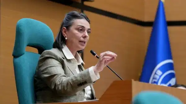 &Uuml;sk&uuml;dar Belediye Başkanı Sinem Dedetaş tutuklandı