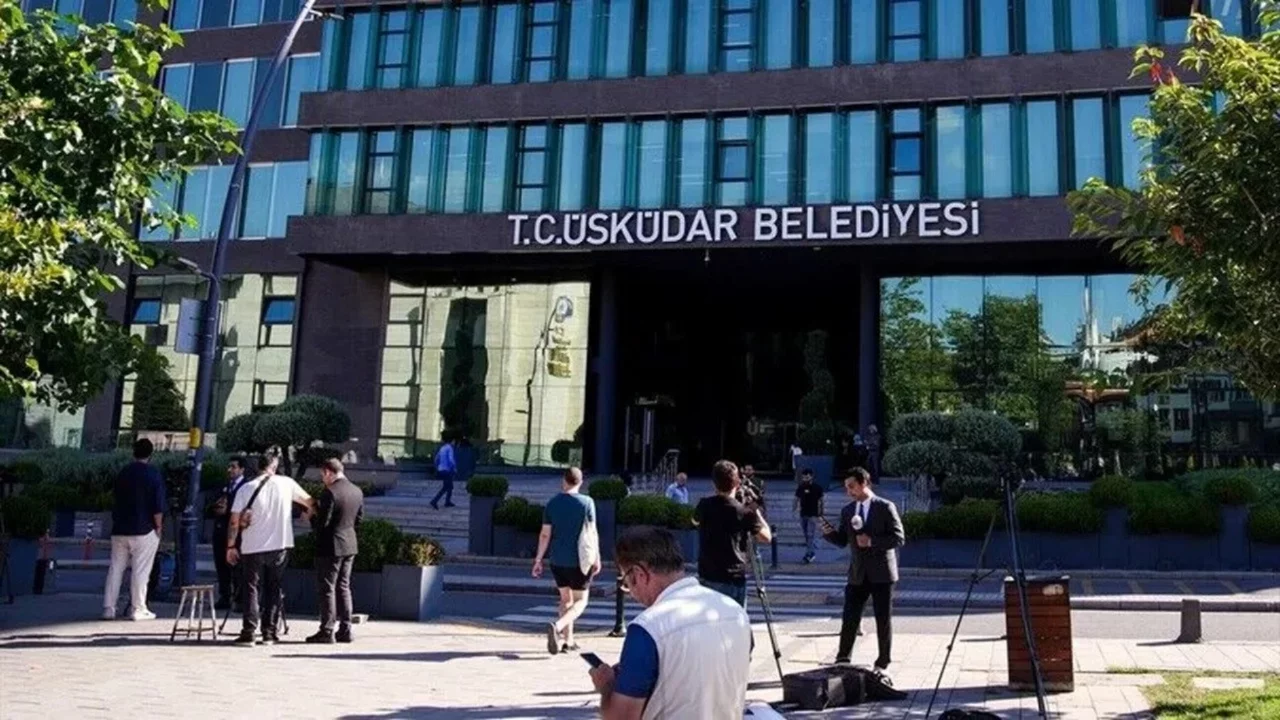 &Uuml;sk&uuml;dar Belediyesi AK Parti'ye ge&ccedil;ti!