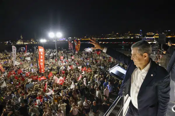 &Uuml;sk&uuml;dar&rsquo;da YENİ Parti mitingi