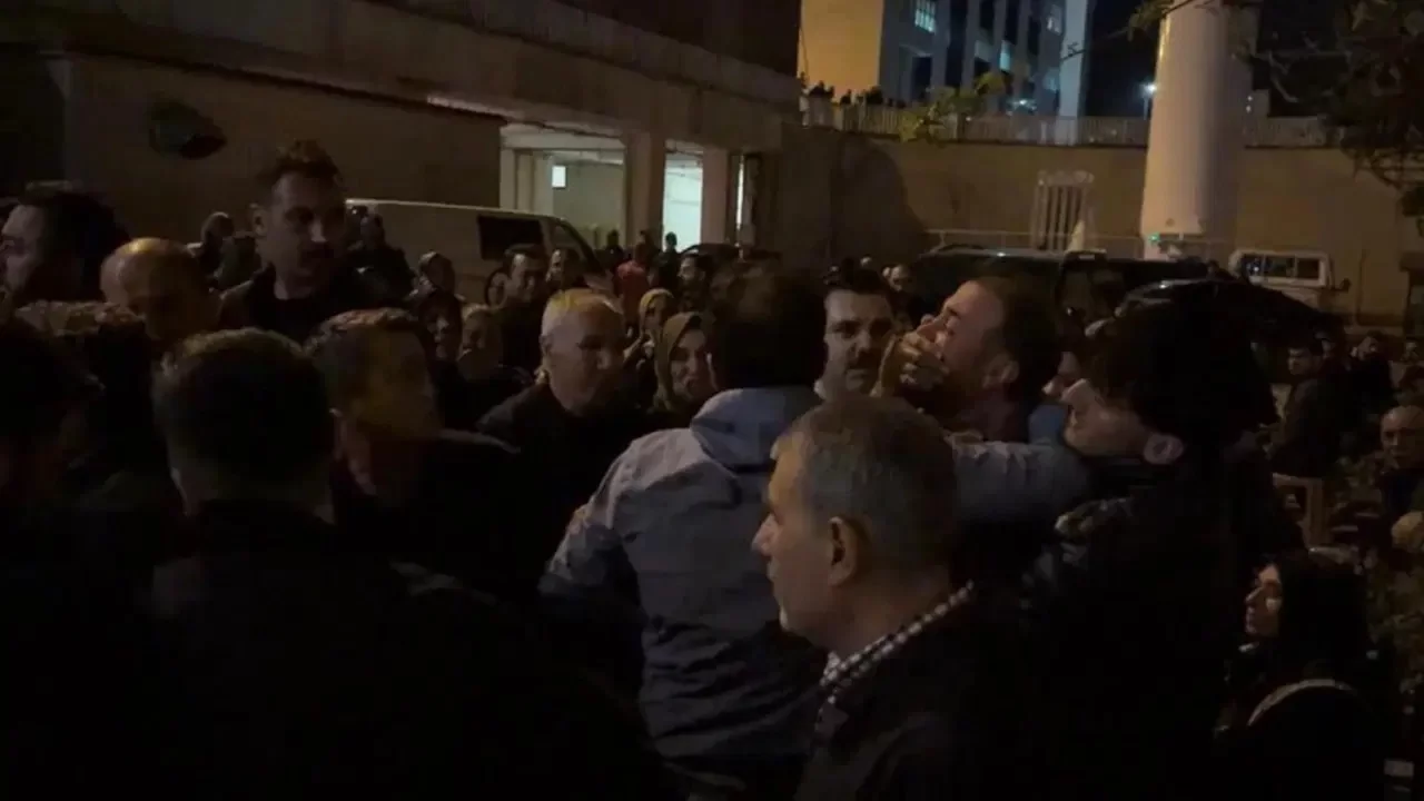 Vali &Uuml;nl&uuml;er, silahlı saldırının ardından yaşanan acı ve &ouml;fkenin hedefi oldu