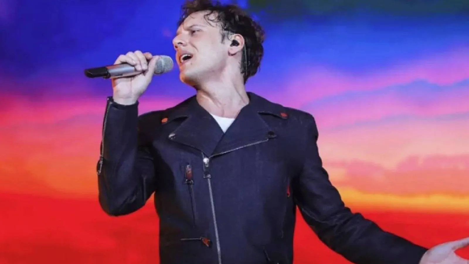 Yakalama kararı &ccedil;ıkarılan Edis'ten ilk a&ccedil;ıklama: &Uuml;lkeme d&ouml;n&uuml;yorum!