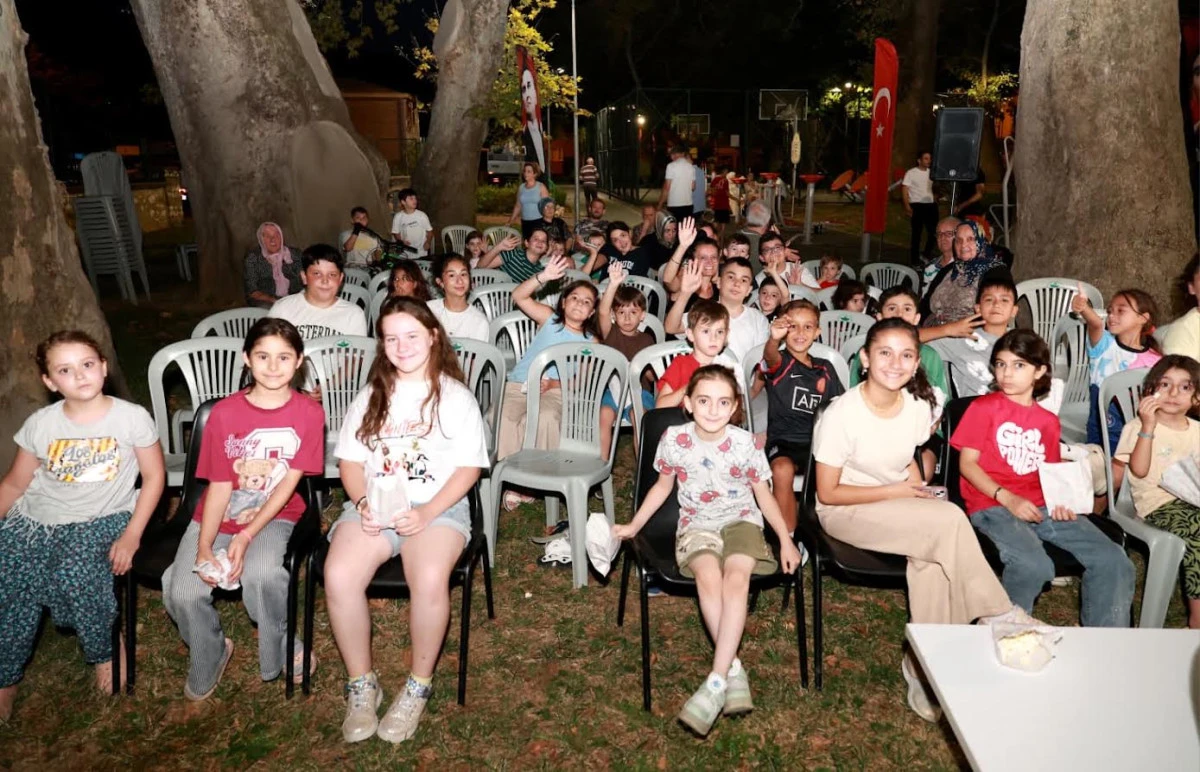 Yazlık Sinema Keyfi Bu Kez Veysel Karani Mahallesi'nde Yaşandı