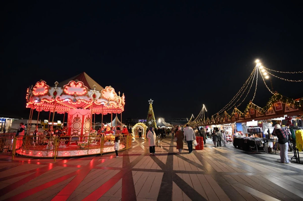 Yeni Yıl Festivali Akşam Saatlerine Renk Kattı