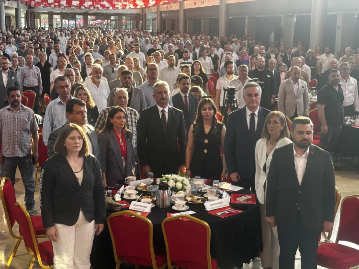 CHP Bursa Bayramlaştı...Yeşiltaş, “Cumhuriyet Halk Partisi halkın partisidir. Karanlıkla mücadelemiz sürecek”