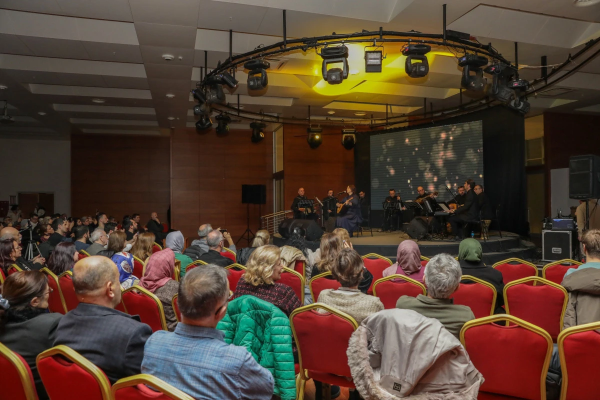 &lsquo;Y&uuml;reğimizdeki Ezgiler&rsquo; g&ouml;n&uuml;llere dokundu